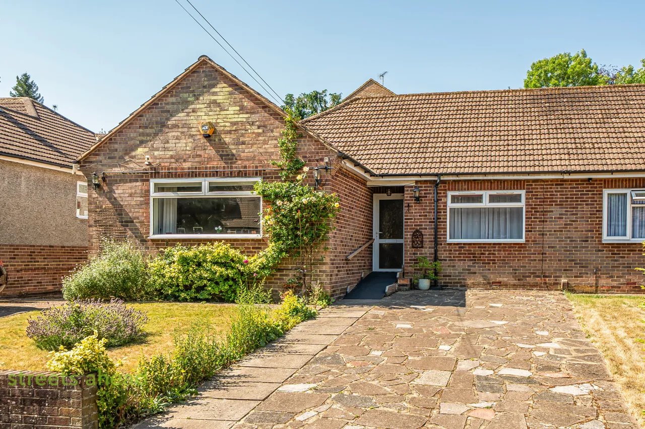 3 bed house for sale, Caterham Drive, Coulsdon, CR5