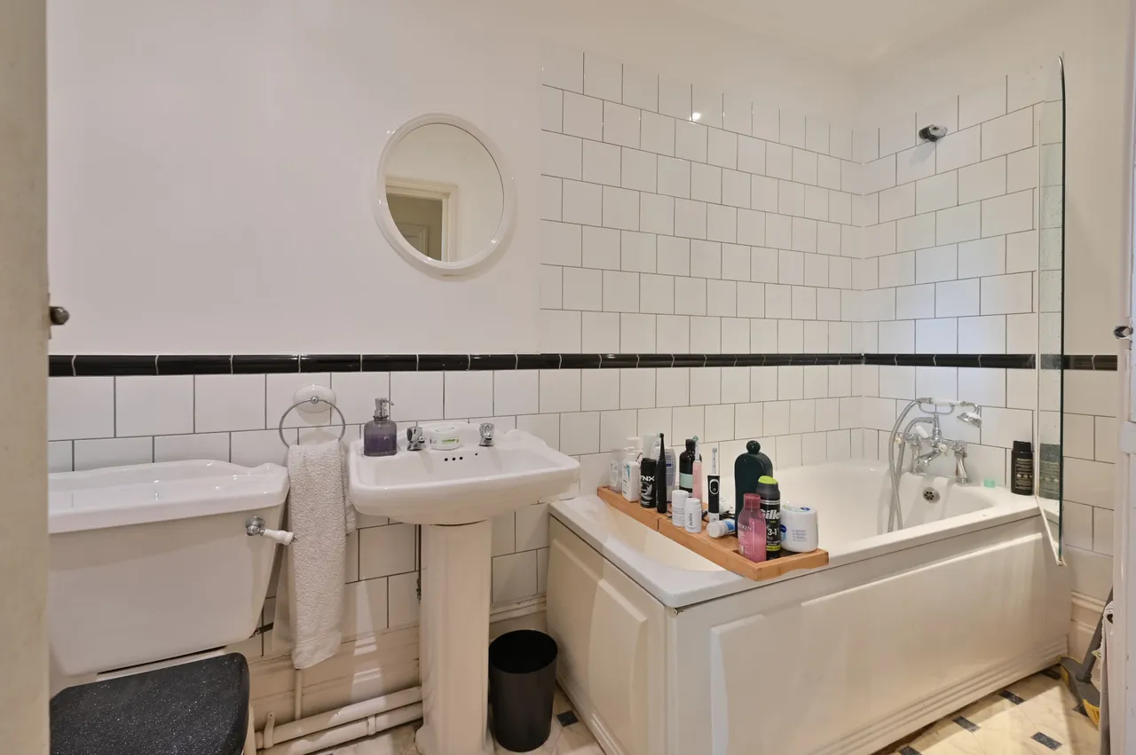 Flat 1, Merrow Grange, Watford, photo 6