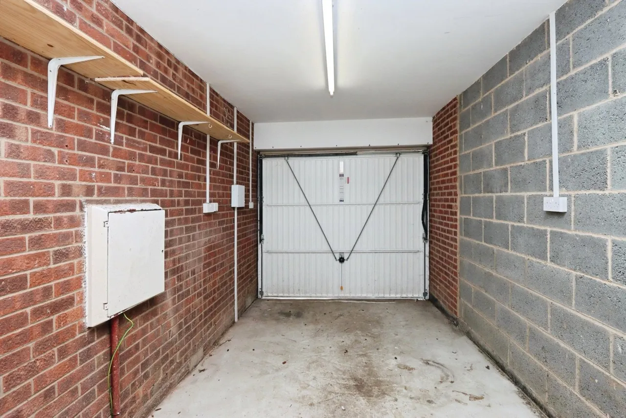 Oakworth Close, Halfway, Sheffield, S20, photo 17