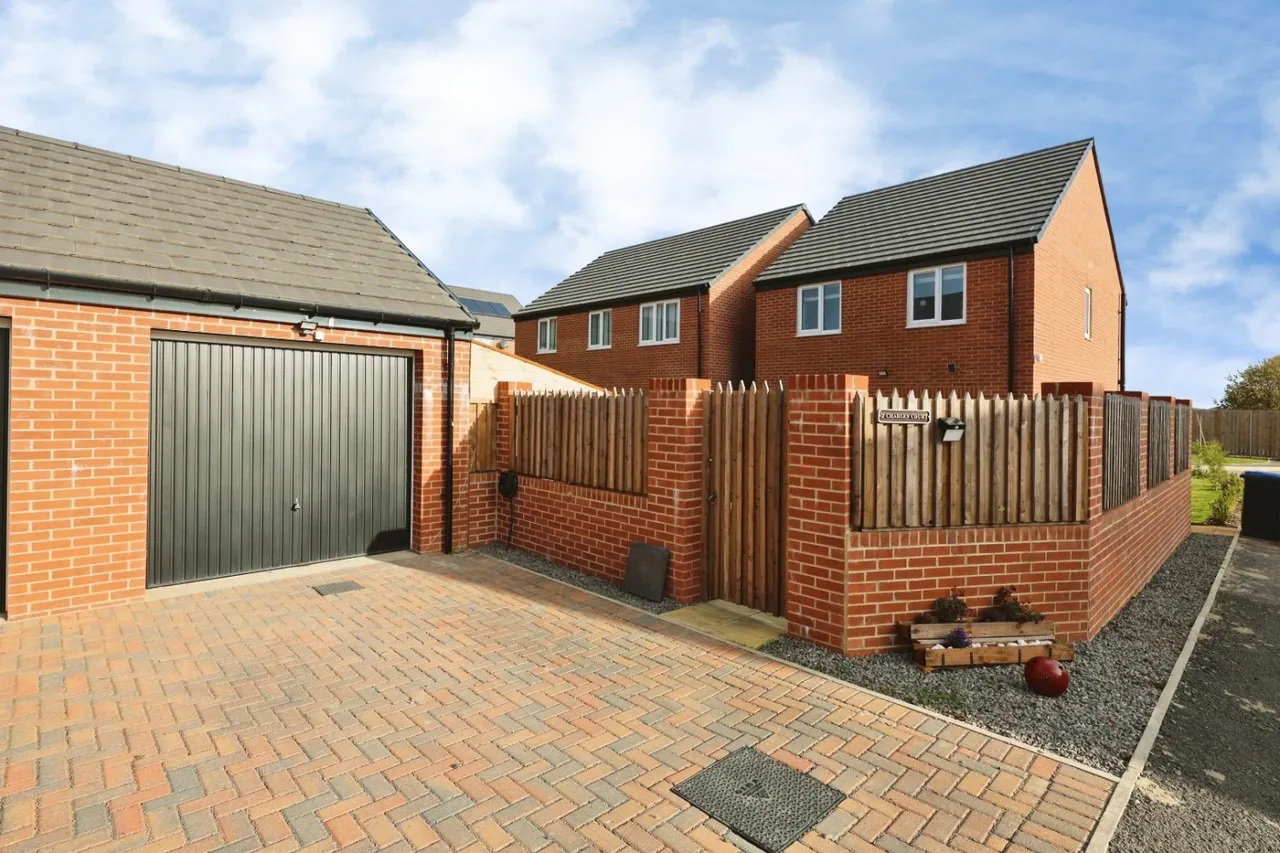 Charles Court, Willington, DL15, photo 18