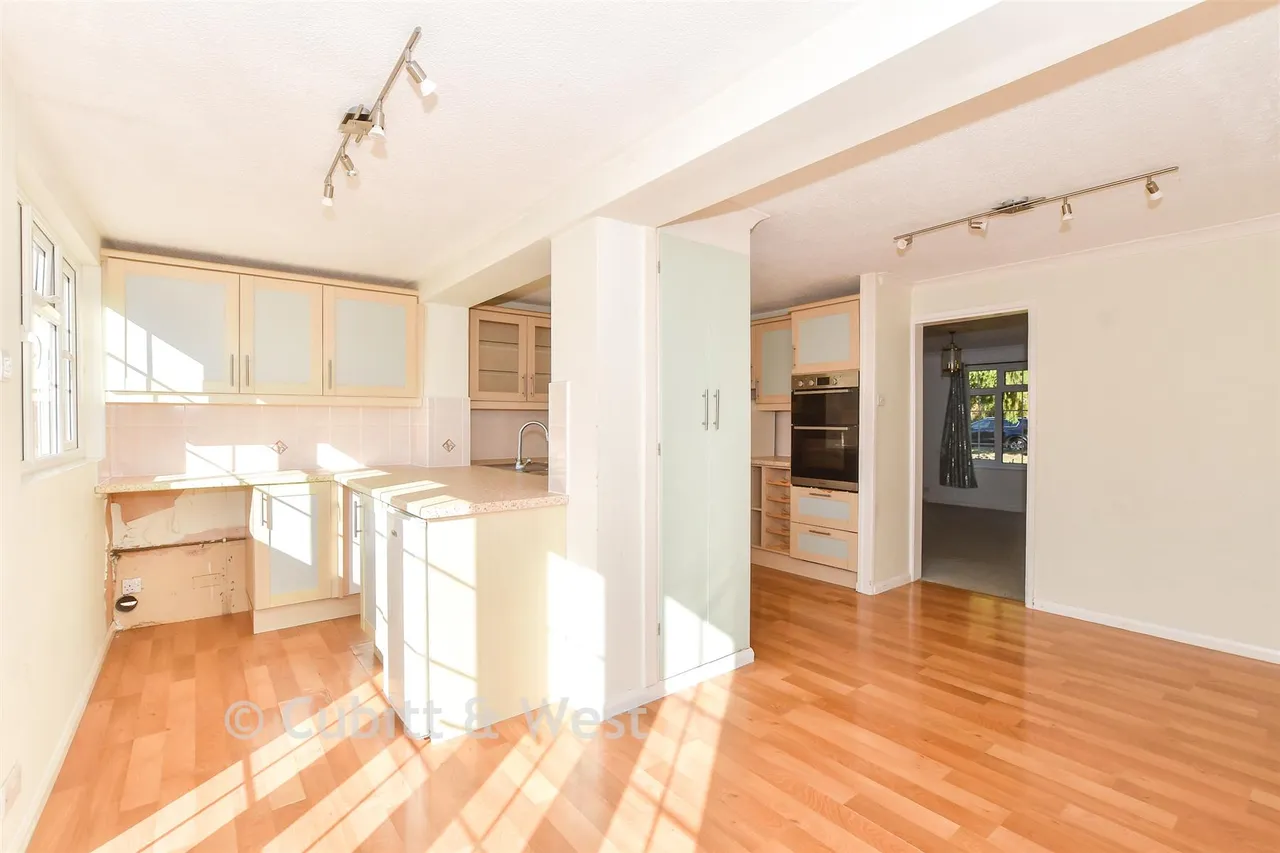 Strathmore Road, Ifield, RH11, photo 5