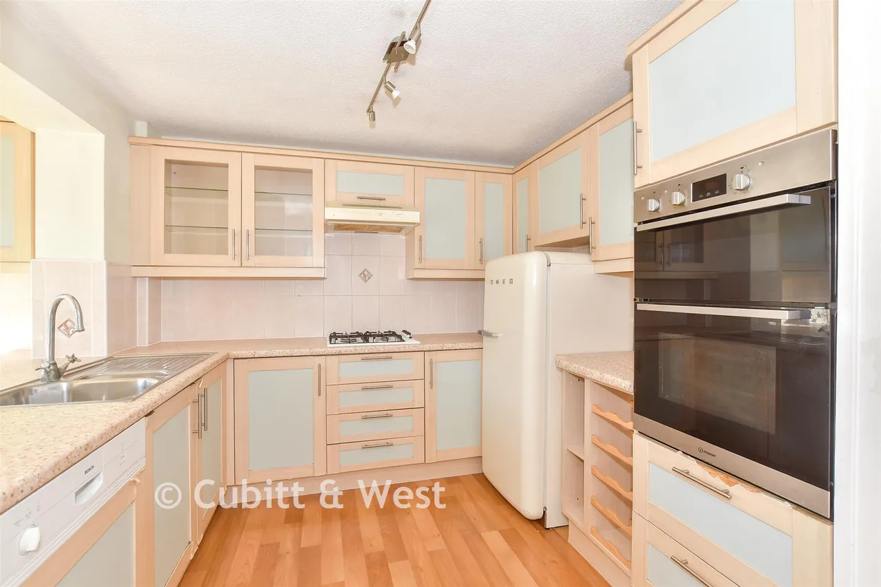 Strathmore Road, Ifield, RH11, photo 3