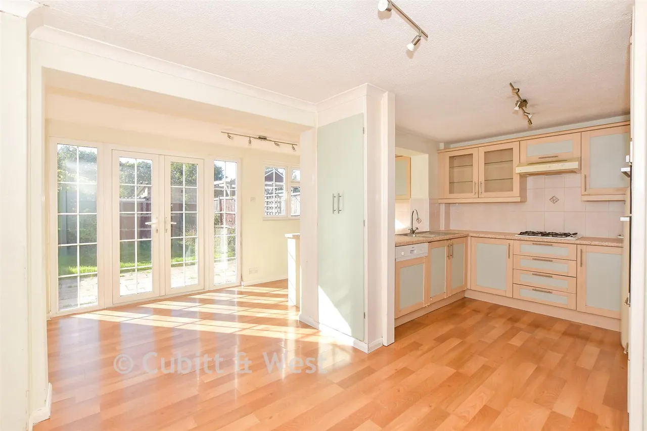 Strathmore Road, Ifield, RH11, photo 4