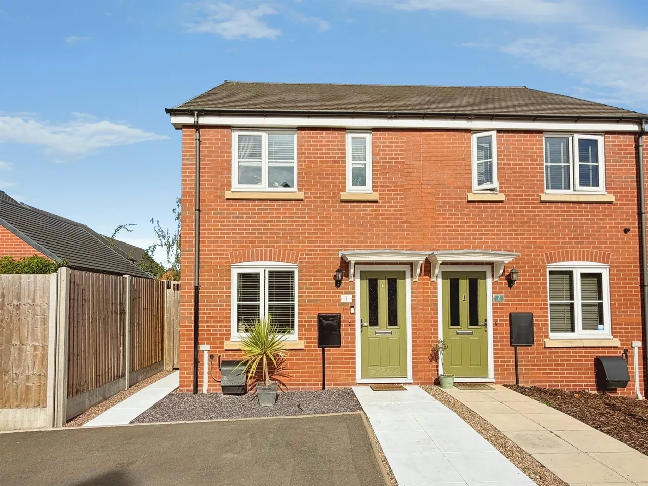 2 bed house for sale, Elm Place, Meon Vale, CV37