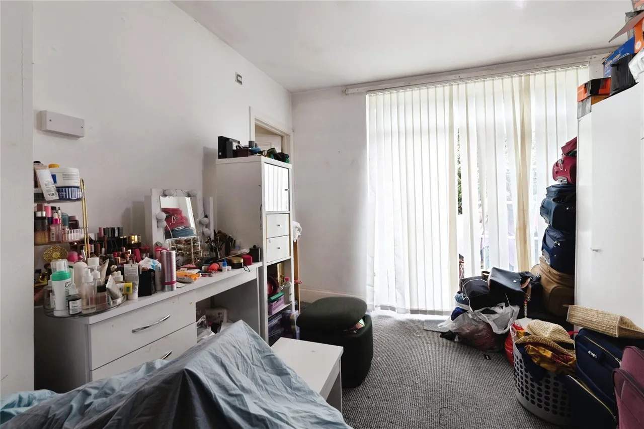 Lyndhurst Gardens, ILFORD, Essex, IG2, photo 13