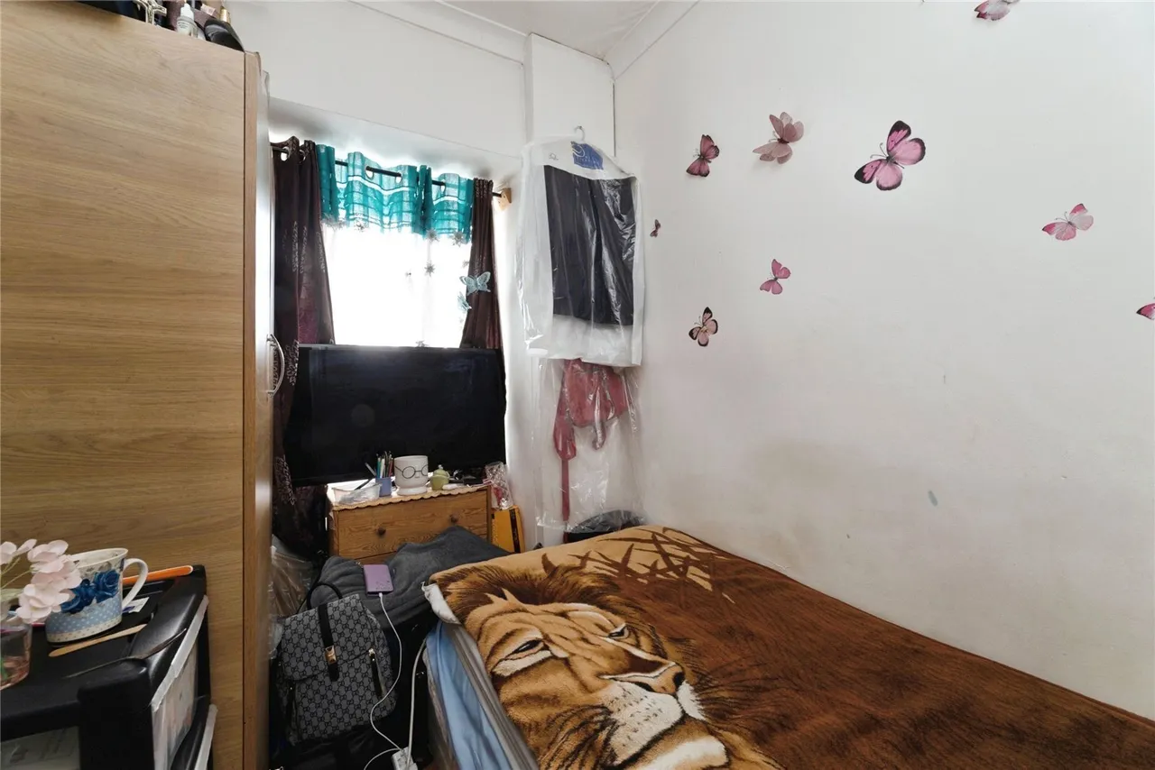 Lyndhurst Gardens, ILFORD, Essex, IG2, photo 10