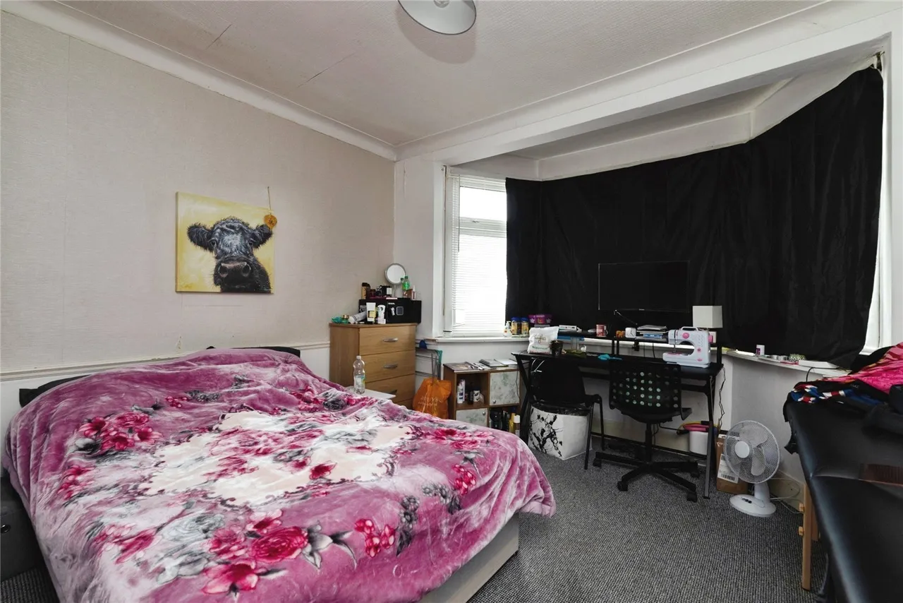 Lyndhurst Gardens, ILFORD, Essex, IG2, photo 7