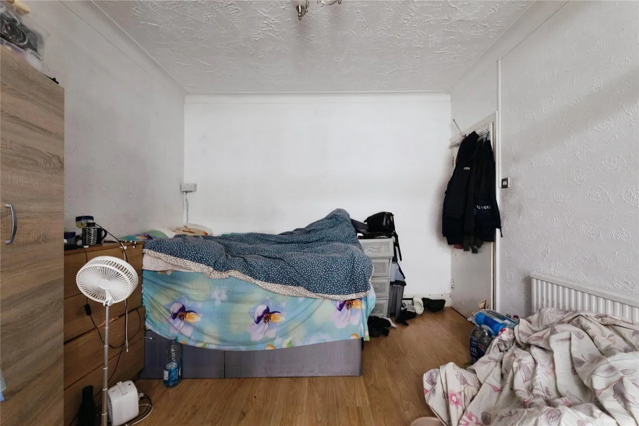 Lyndhurst Gardens, ILFORD, Essex, IG2, photo 12