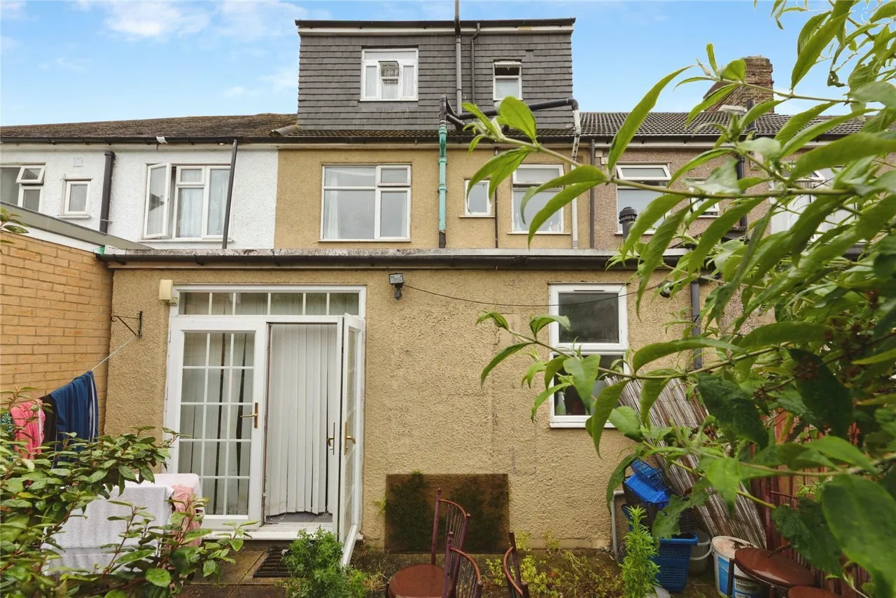 Lyndhurst Gardens, ILFORD, Essex, IG2, photo 14