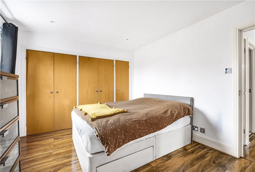 Roehampton High Street, London, SW15, photo 4