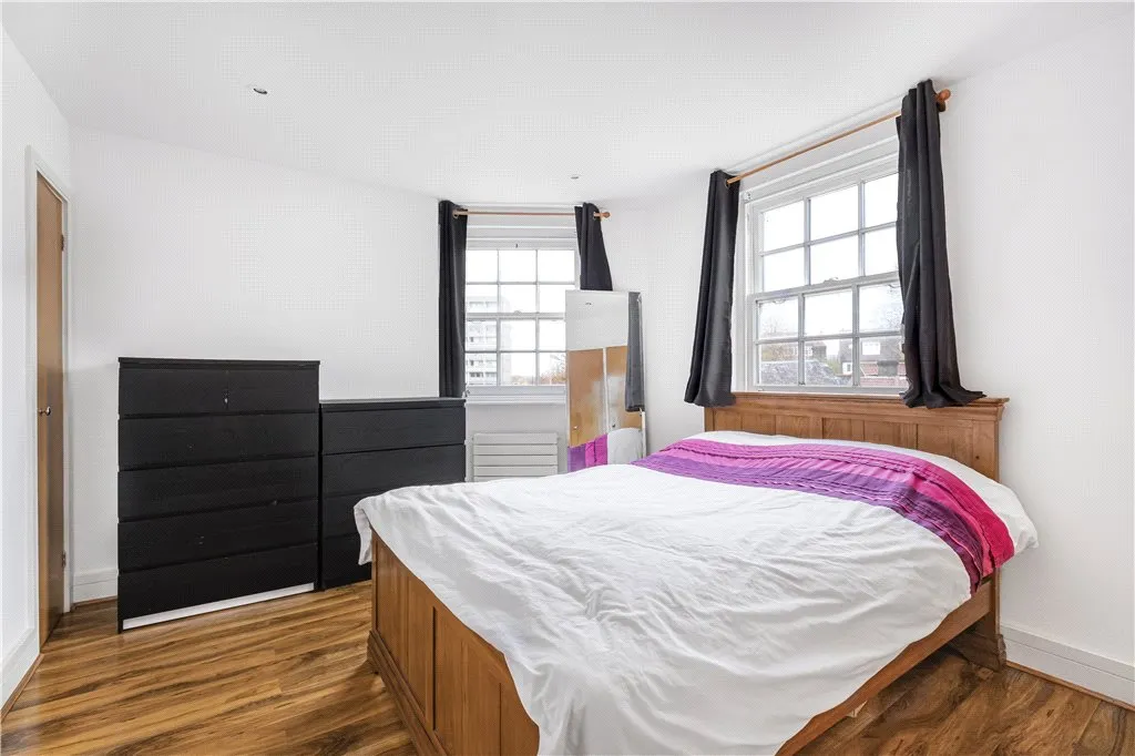 Roehampton High Street, London, SW15, photo 6