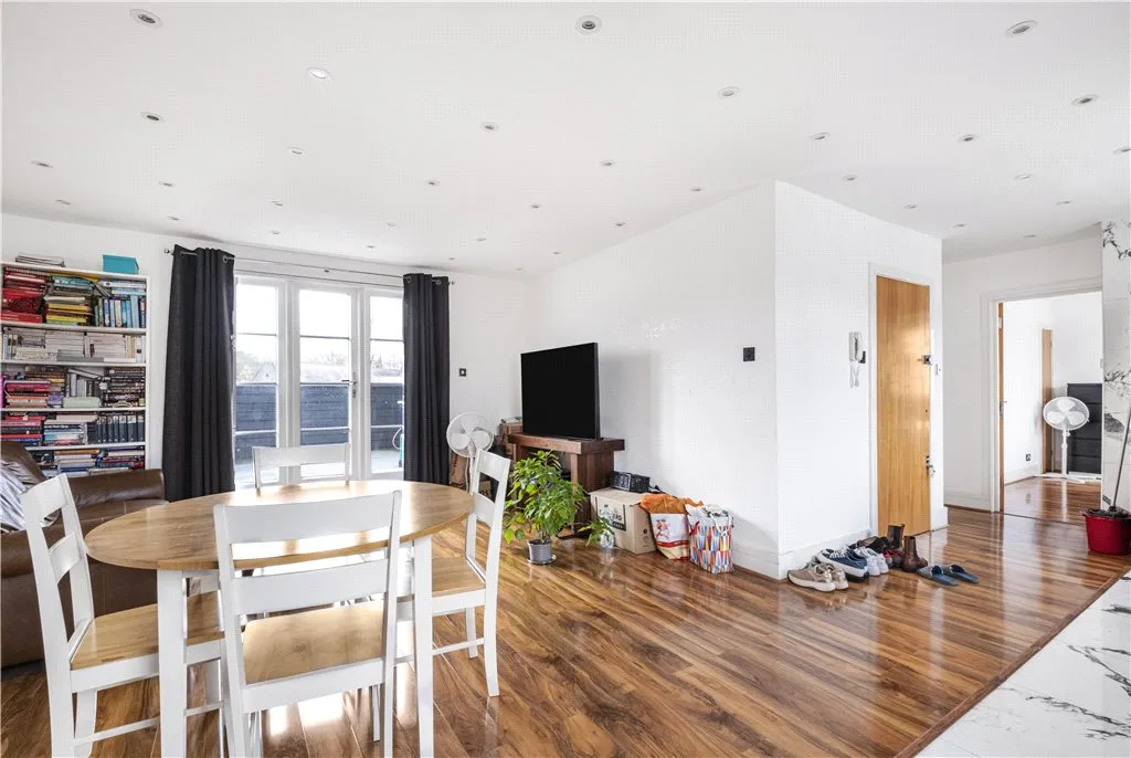 Roehampton High Street, London, SW15, photo 3