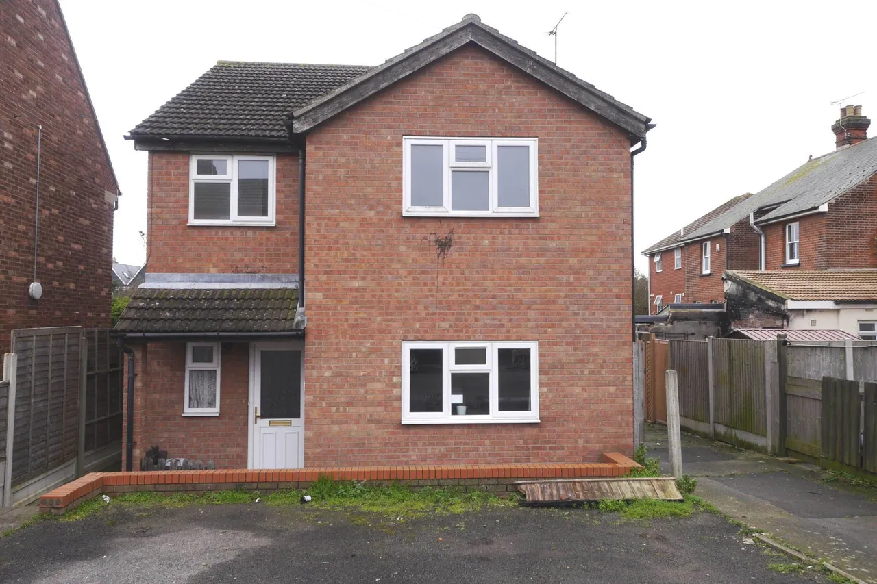 2 bed flat to rent — Albermarle Street, Harwich, CO12 3HW