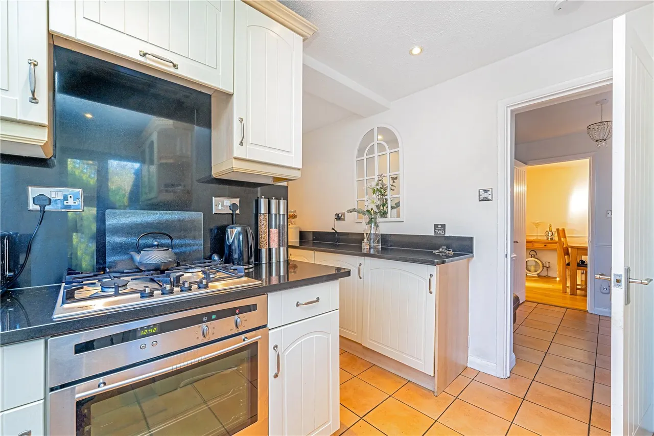 Wordsworth Road, Hampton, TW12 1ER, photo 3