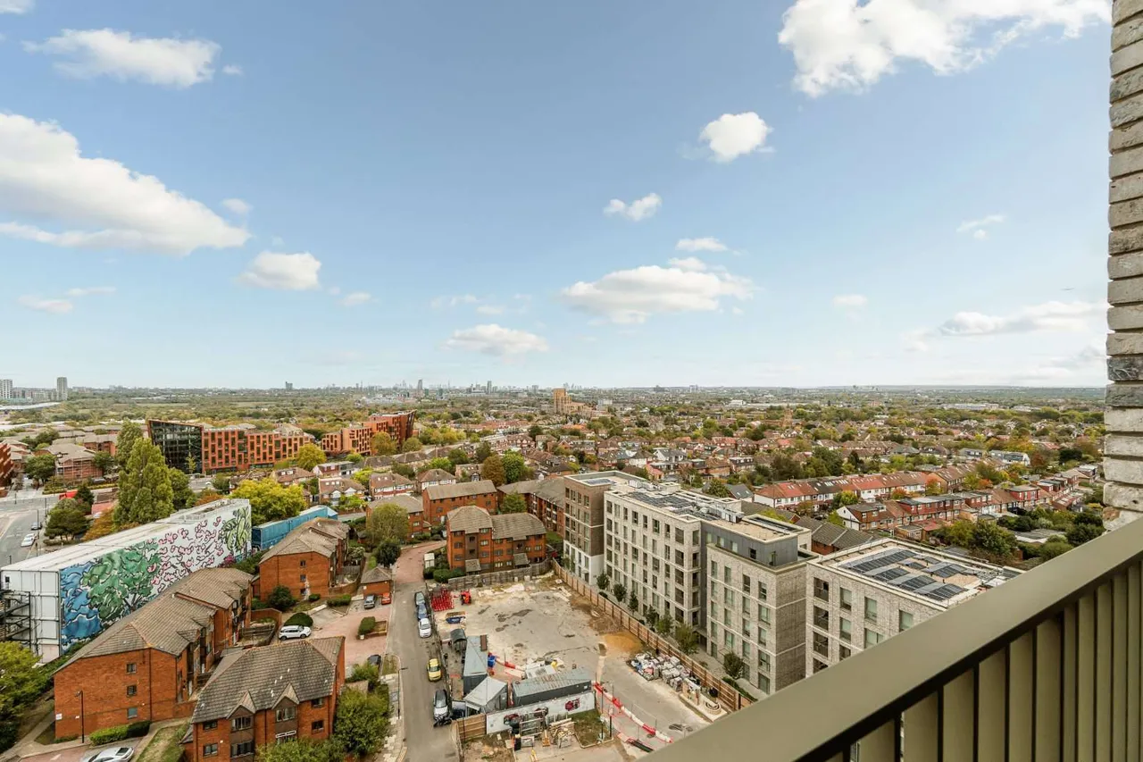 Everdene Path, London, W3, photo 14