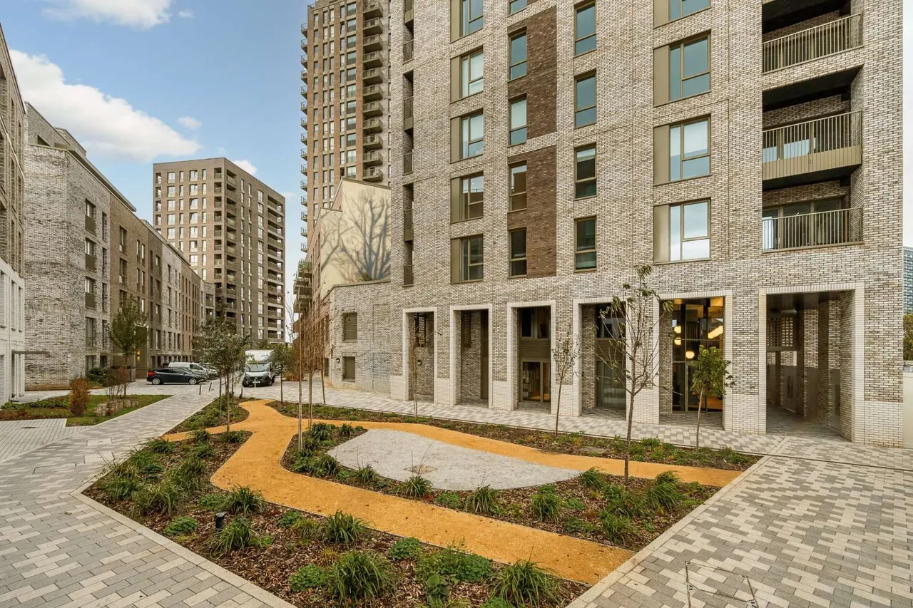 Everdene Path, London, W3, photo 15
