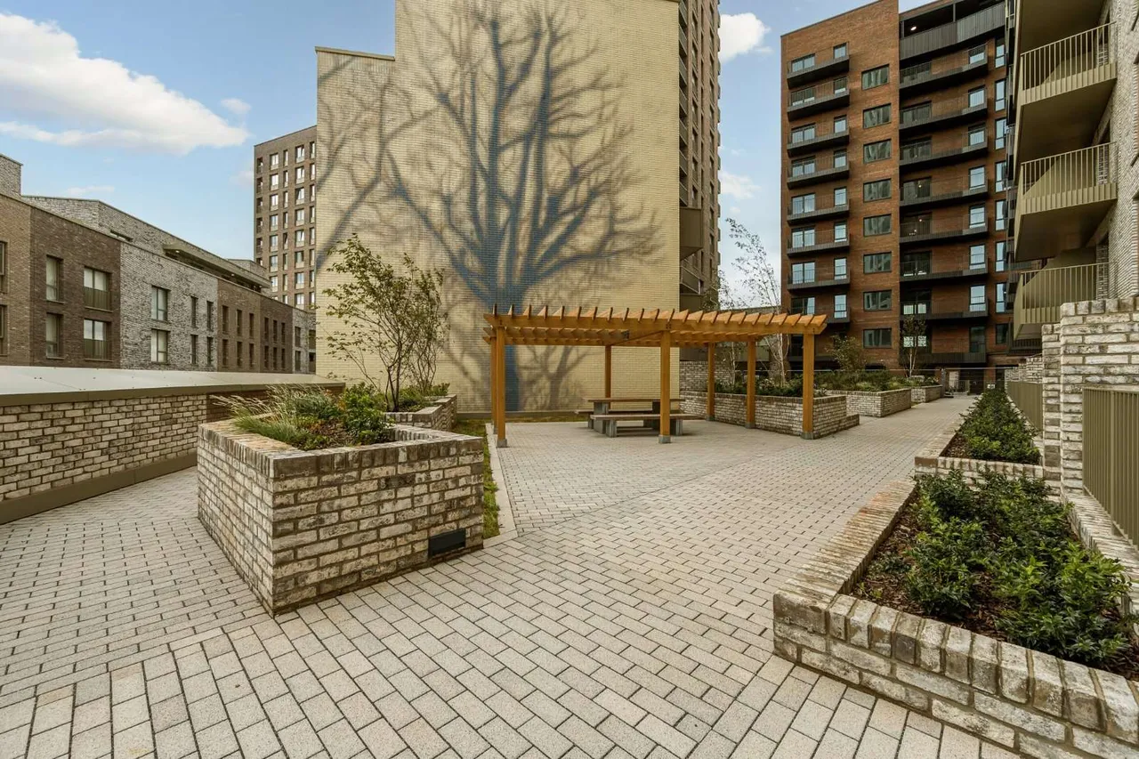 Everdene Path, London, W3, photo 12