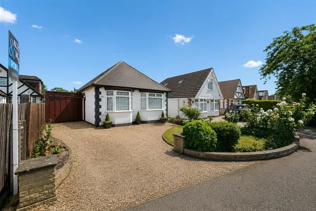 3 bed house for sale — Hill Lane, Ruislip