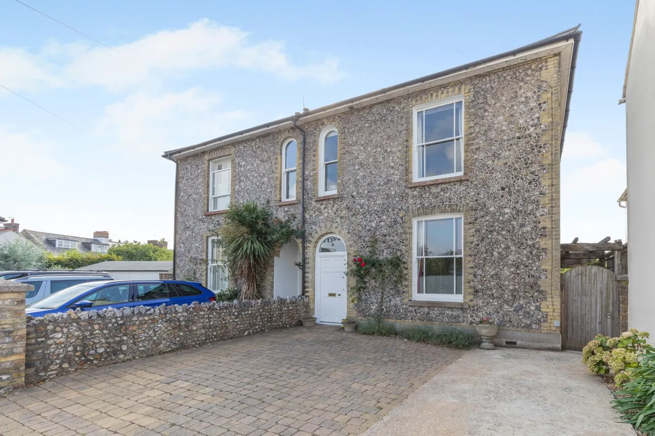 3 bed property for sale — Caledonian Road, Chichester, West Sussex, PO19 7PQ