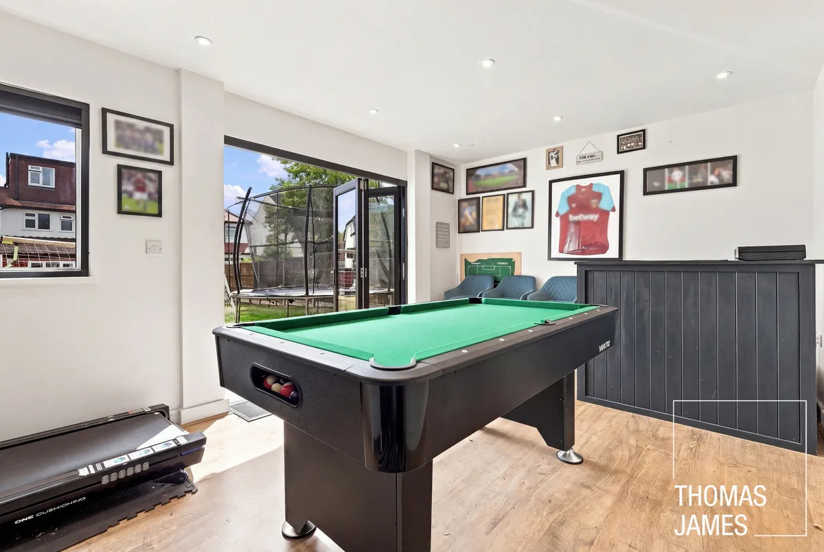 London, N21, photo 33