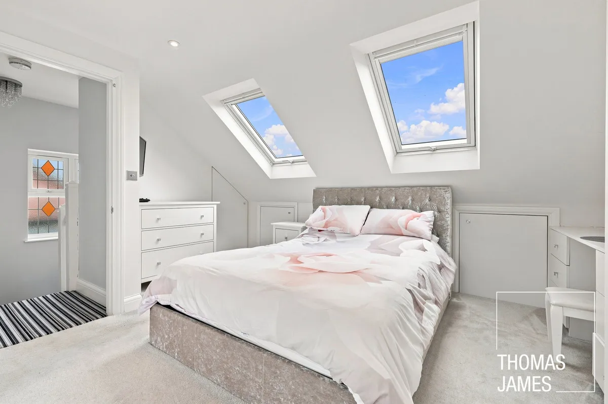 London, N21, photo 26