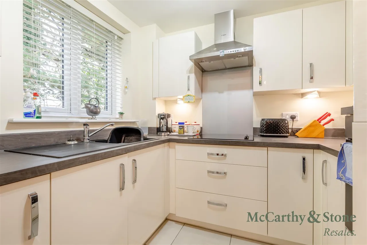 Cedar Avenue, Alsager, ST7, photo 16