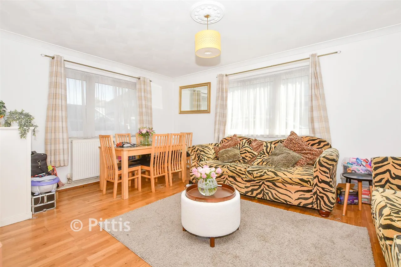 St. Michael's Avenue, Haylands, PO33, photo 5