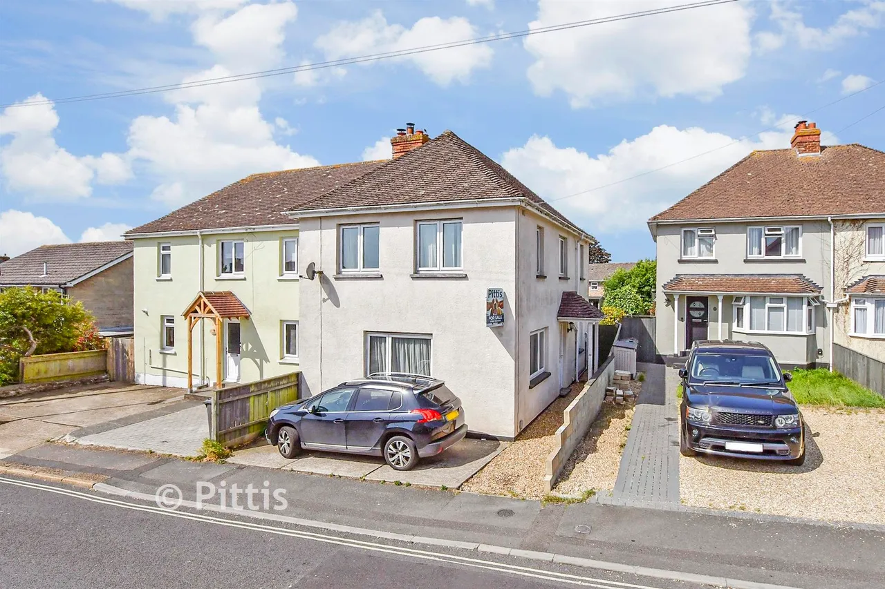 3 bed house for sale, St. Michael's Avenue, Haylands, PO33