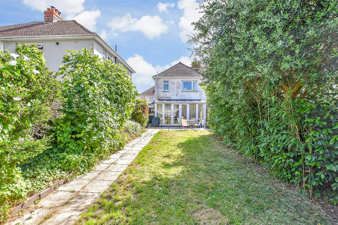 St. Michael's Avenue, Haylands, PO33, photo 9