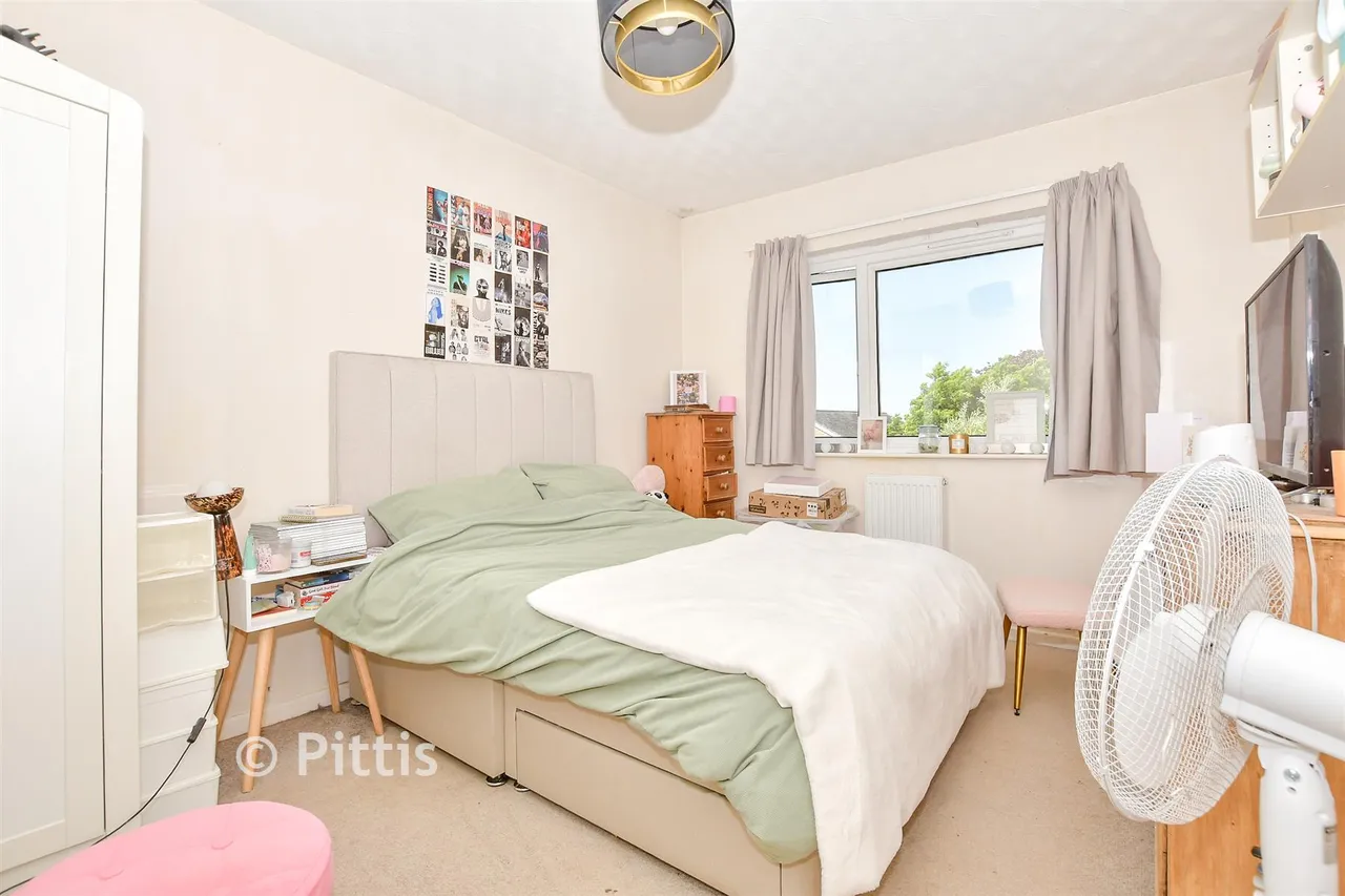 St. Michael's Avenue, Haylands, PO33, photo 6
