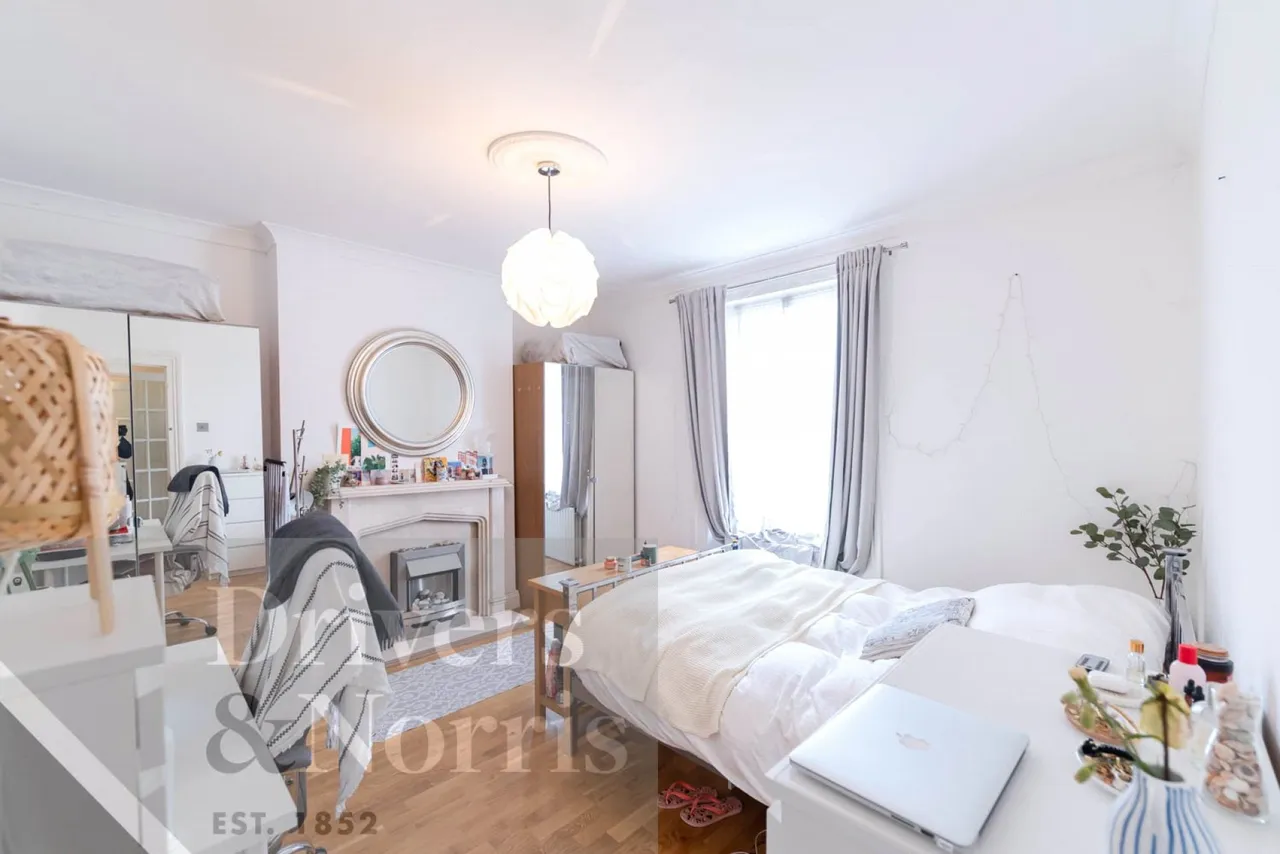 3 bed flat to rent, Parkhurst Road, Holloway, N7
