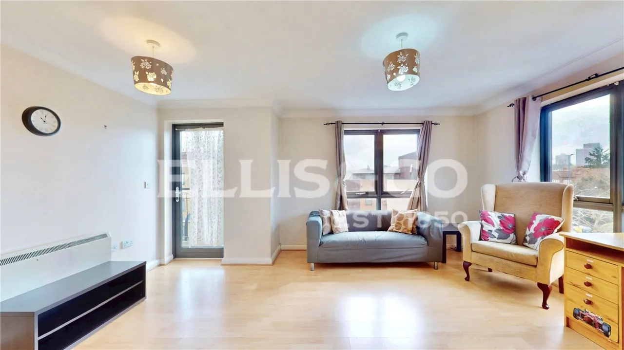 2 bed flat to rent, Hirst Crescent, Wembley, HA9
