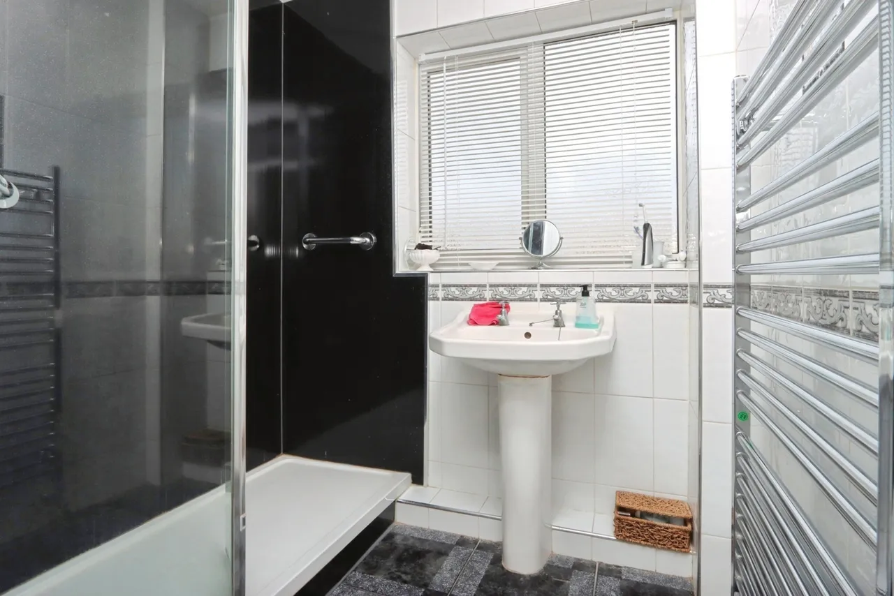 Metcalfe Avenue, Killamarsh, Sheffield, Derbyshire, S21, photo 25