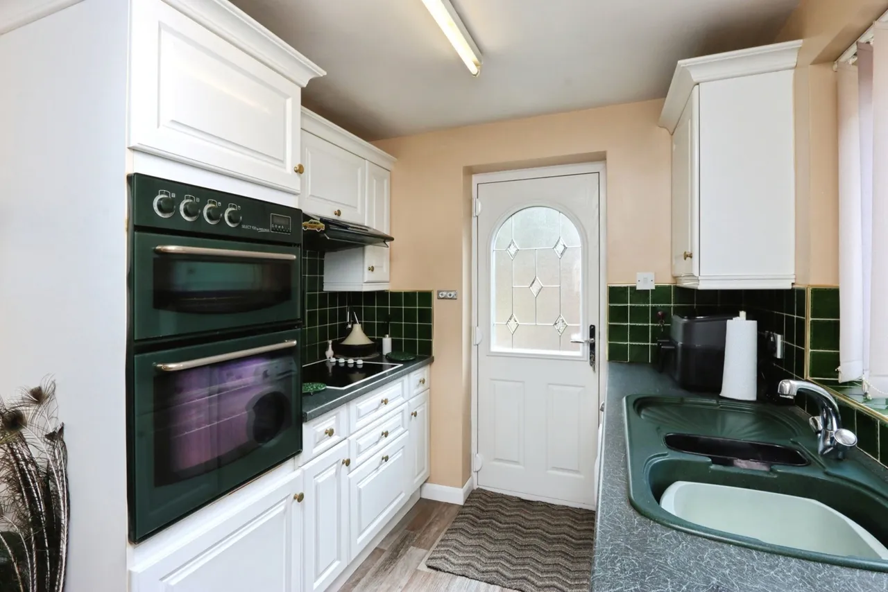 Metcalfe Avenue, Killamarsh, Sheffield, Derbyshire, S21, photo 6