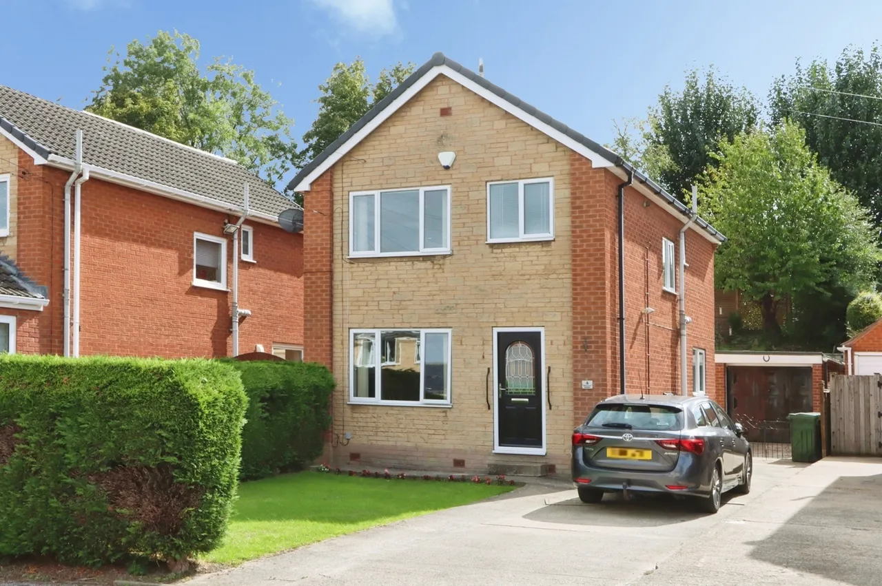3 bed property for sale — Metcalfe Avenue, Killamarsh, Sheffield, Derbyshire, S21