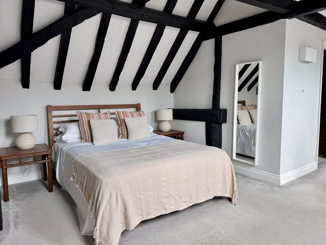 The Barn Palace Gate Farm, Odiham, Hook, RG29 1FU, photo 12