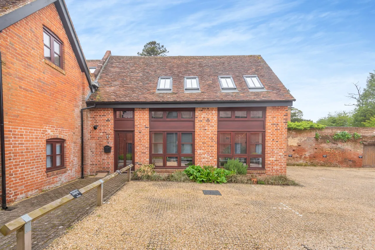 The Barn Palace Gate Farm, Odiham, Hook, RG29 1FU, photo 16