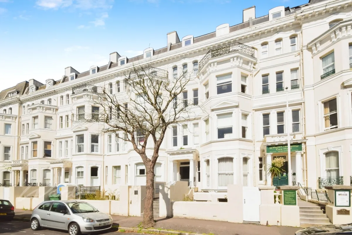2 bed flat to rent, Clifton Gardens, Folkestone, CT20