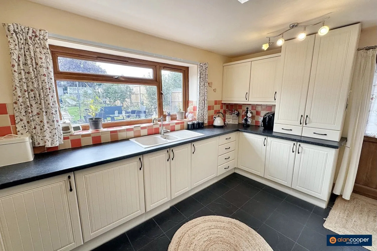Ryde Avenue, Weddington, CV10, photo 10