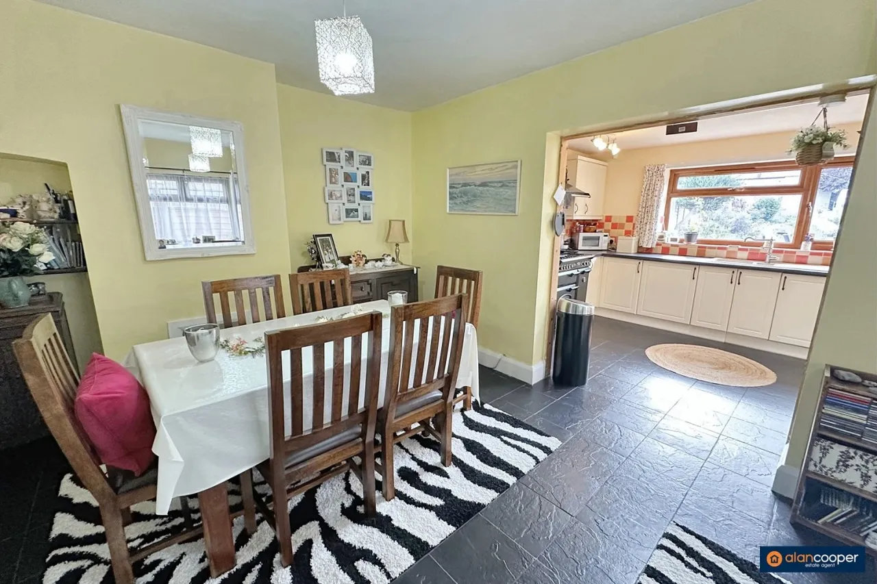 Ryde Avenue, Weddington, CV10, photo 5