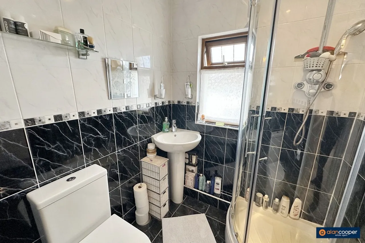Ryde Avenue, Weddington, CV10, photo 15