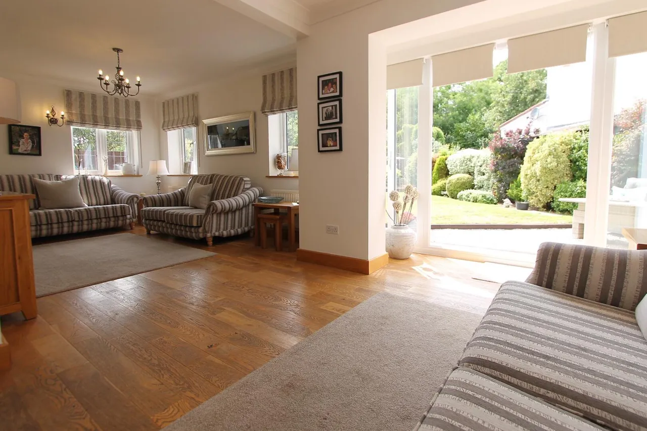 Aggborough Crescent, Kidderminster, photo 5