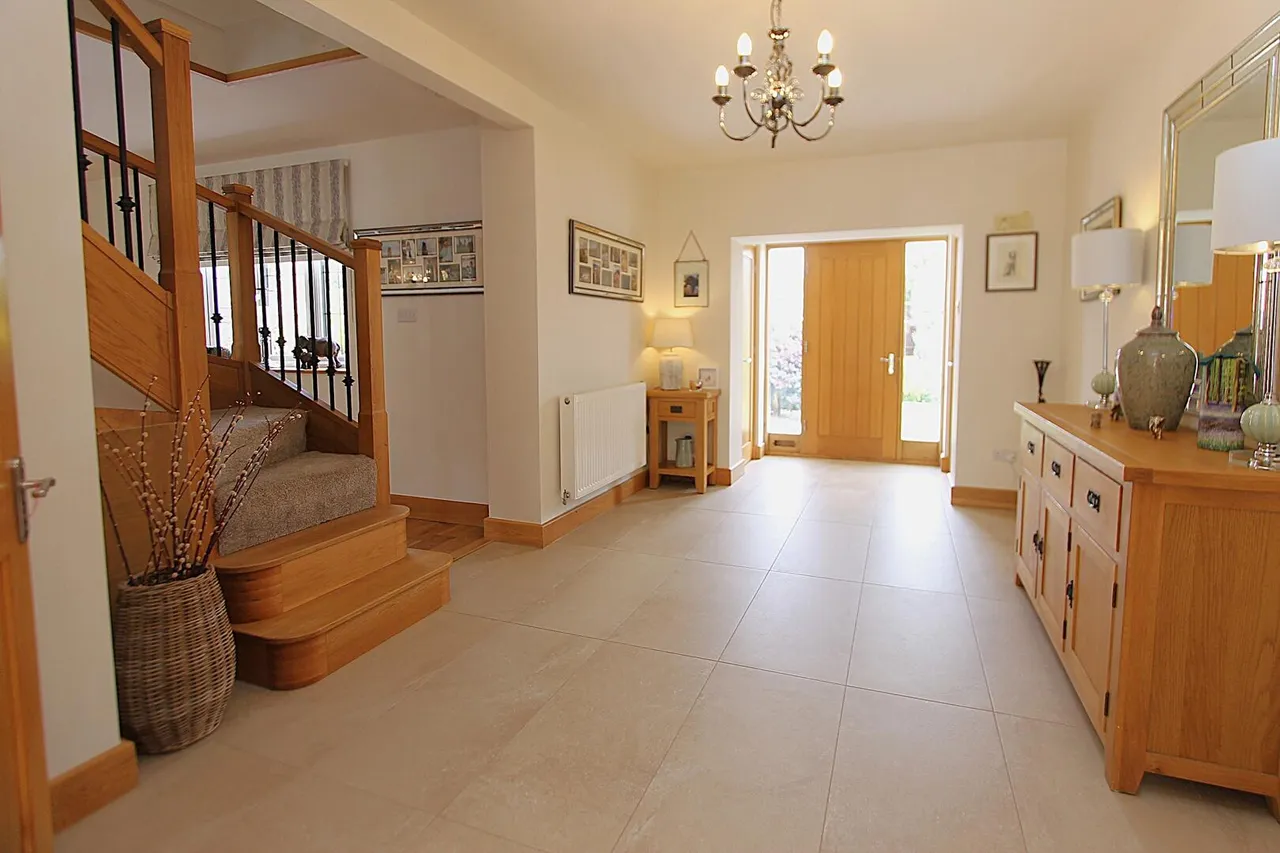 Aggborough Crescent, Kidderminster, photo 2