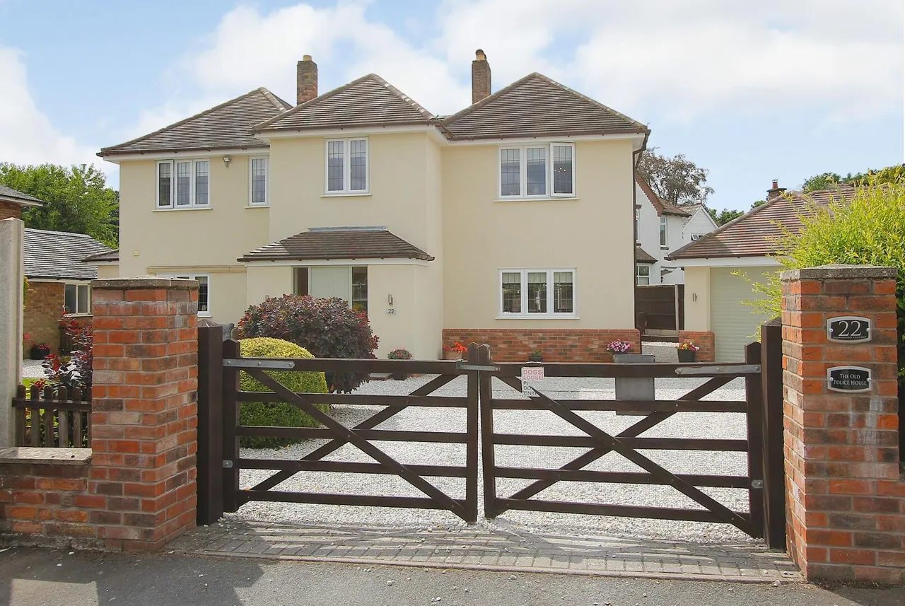 Aggborough Crescent, Kidderminster, photo 23