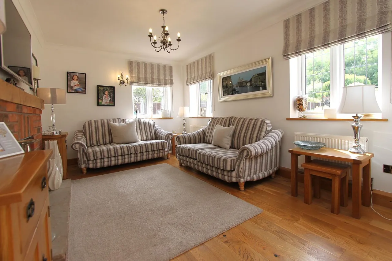 Aggborough Crescent, Kidderminster, photo 6