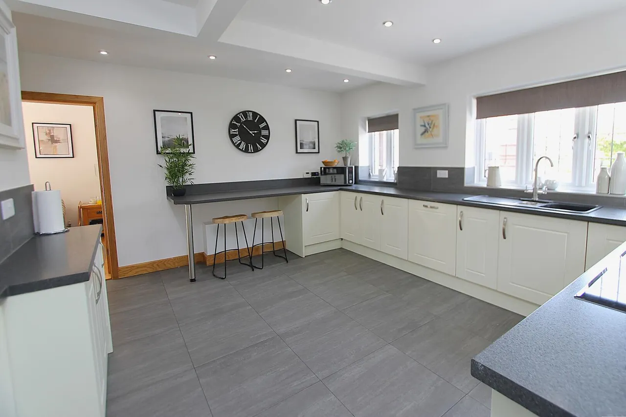 Aggborough Crescent, Kidderminster, photo 3