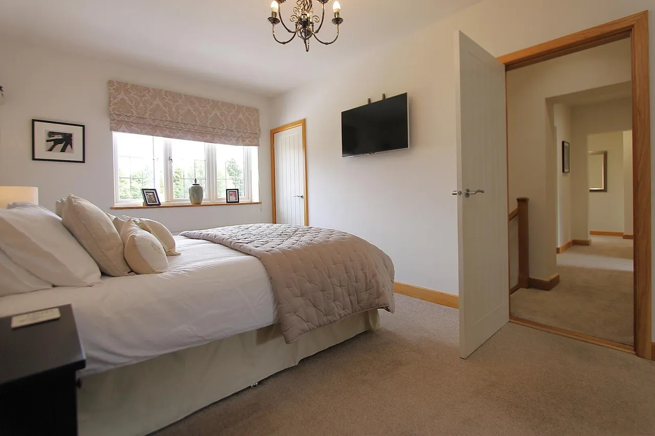 Aggborough Crescent, Kidderminster, photo 11