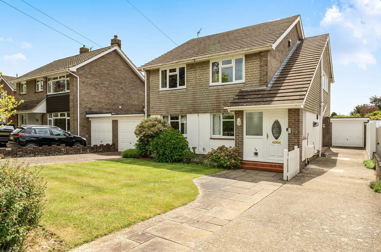 2 bed flat for sale, Central Avenue, Findon Valley, BN14