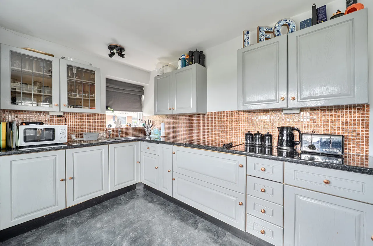 Central Avenue, Findon Valley, BN14, photo 4