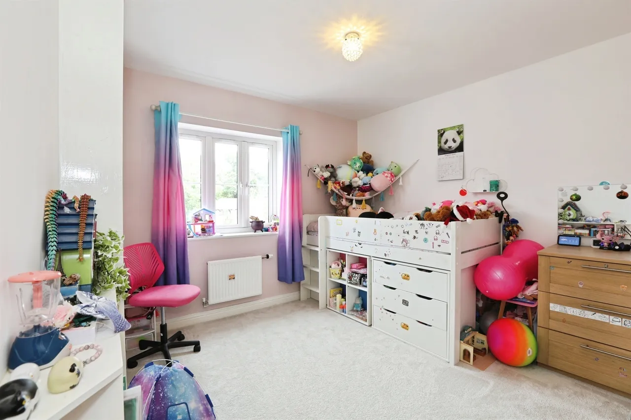 Rascals Close, Southwater, RH13, photo 11